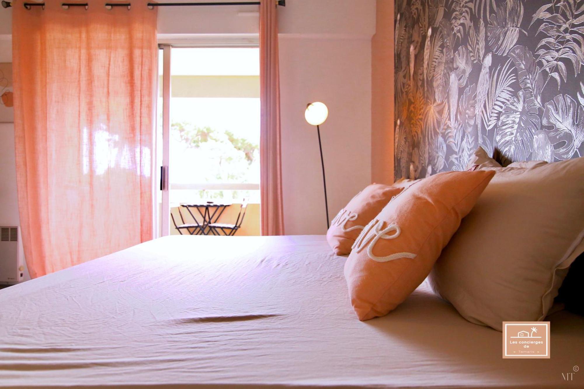 La Vie En Rose Apartment *